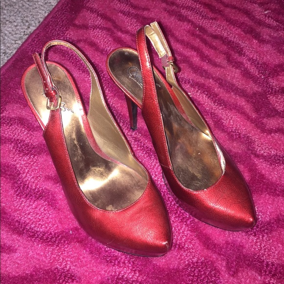 C- Sexy red Carlos Santana sling backs! - Picture 2 of 8